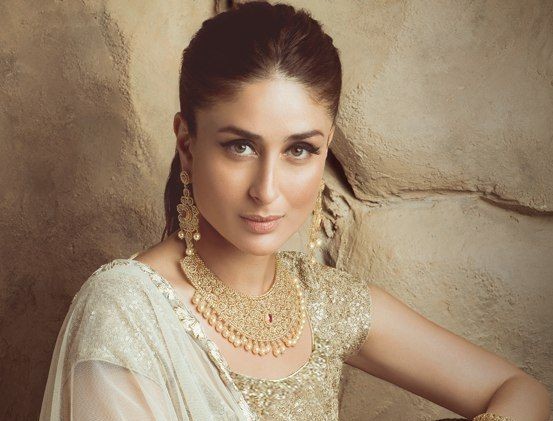 Kareena hot sale diwali dress