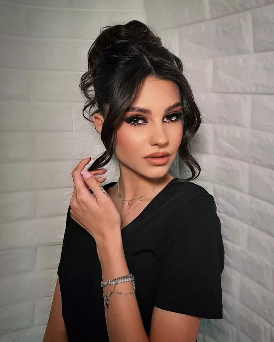 Trendy Messy Bun Hairstyles