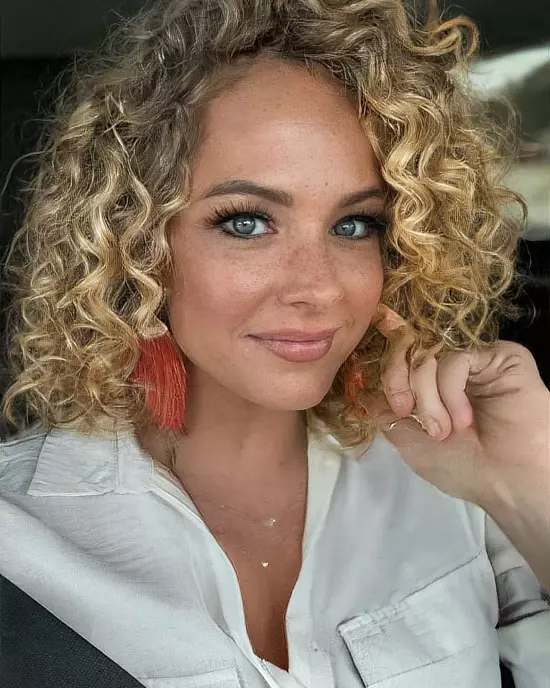 Popular Curly Hairstyles For Women Over 40