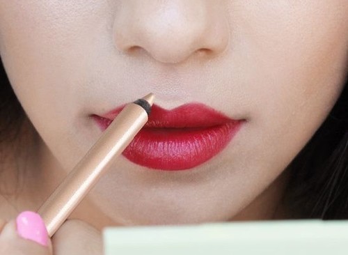 How To Choose And Apply A Lip Liner