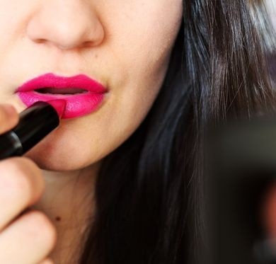 How To Pick The Right Shade Of Lipstick