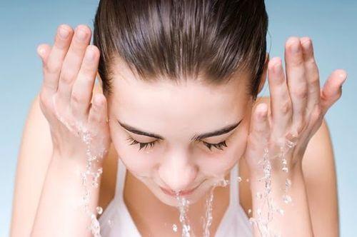 15 Best Face Washes For Dry Skin In India