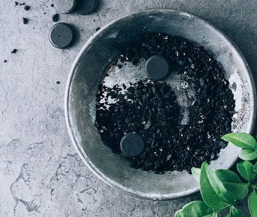 Your Guide To Activated Charcoal Products: Pros, Cons and Side Effects