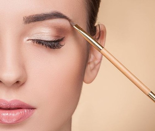 Top 15 Home Remedies To Get Thick Eyebrows Naturally