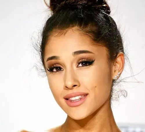 7_Ariana_Grande_Makeup_Look