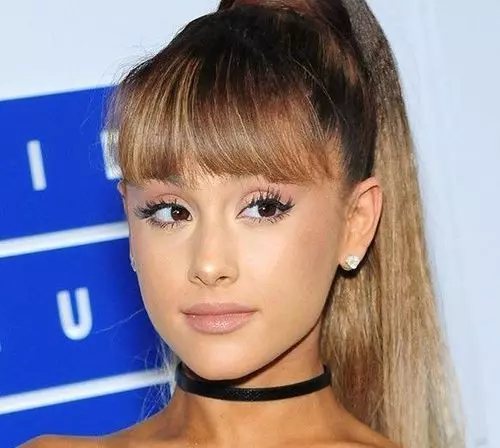 10_Ariana_Grande_Makeup_Look