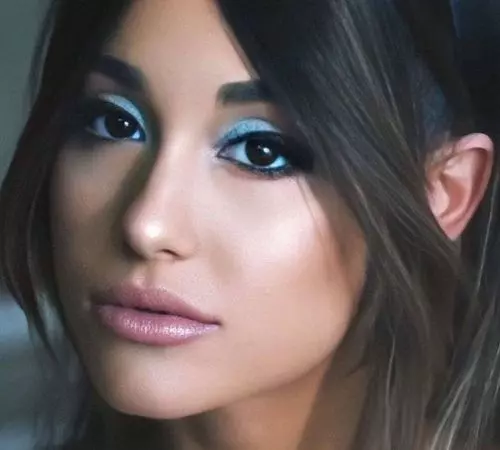 15_Ariana_Grande_Makeup_Look