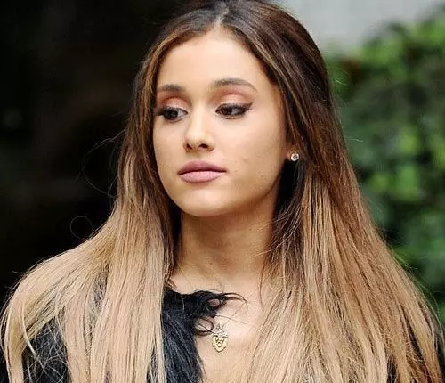 2_Popular_Ariana_No_Makeup