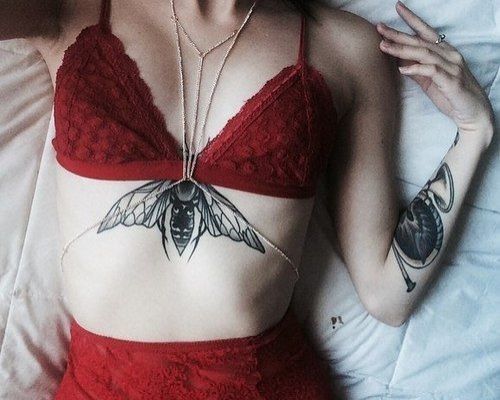 13_Under_Boob_Tattoo_Designs