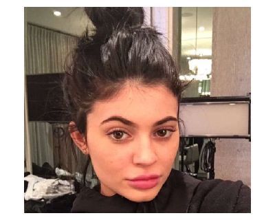 Kylie Jenner No Makeup Look - 9