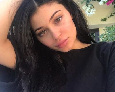 Kylie Jenner No Makeup Look - 6