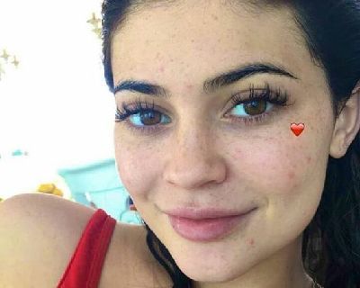 Kylie Jenner No Makeup Look - 14