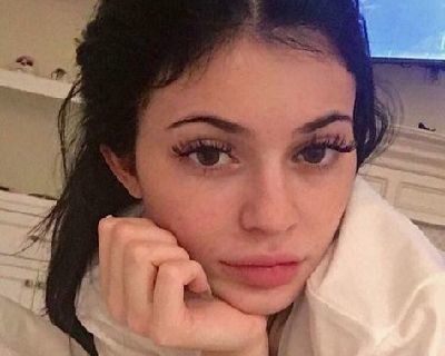 Kylie Jenner No Makeup Look - 13