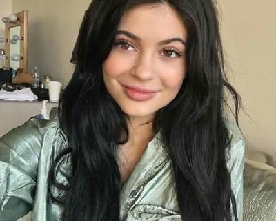 Kylie Jenner No Makeup Look - 15