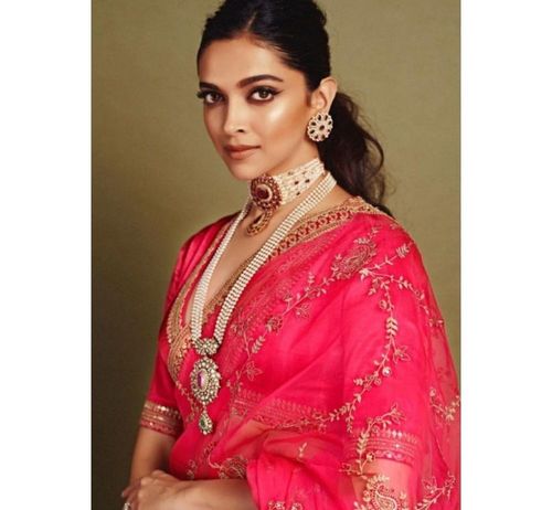 3_Deepika_Padukone_In_Saree