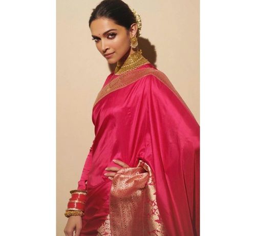 18_Deepika_Padukone_In_Saree