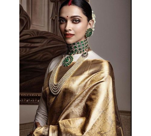 14_Deepika_Padukone_In_Saree