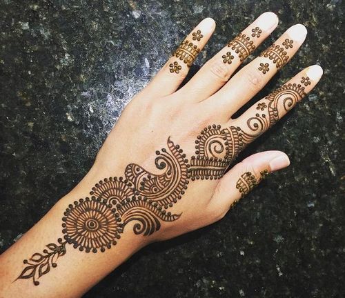 31 Simple Mehndi Designs For All Occasions | Fabbon