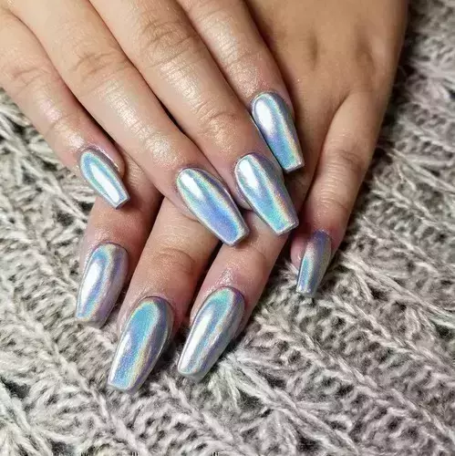 https://www.instagram.com/p/BXqRbhjD7IE/?tagged=holographicnails