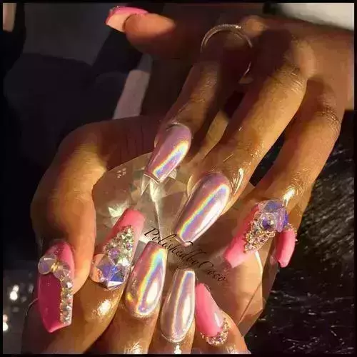 https://www.instagram.com/p/BXreFQsAVMK/?tagged=holographicnails