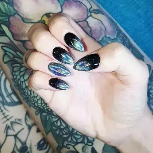 https://www.instagram.com/p/BXq0vlcATOm/?tagged=holographicnails