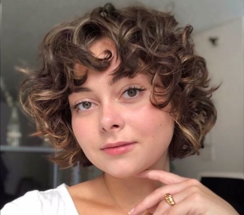 30 Fabulous Wavy and Curly Bob Haircuts for Your New Look  Hairstylery