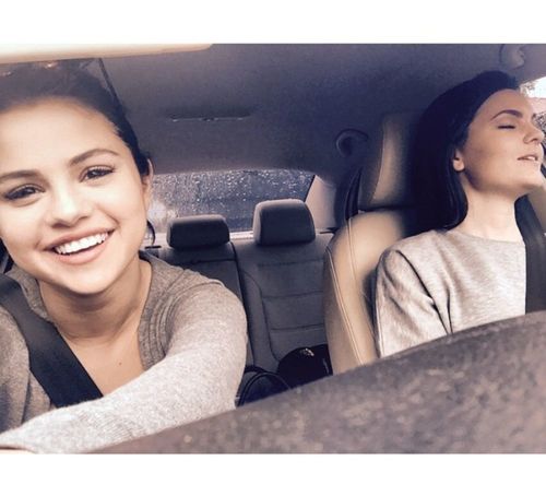 7_Selena_Gomez_No_Makeup