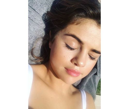 8_Selena_Gomez_No_Makeup