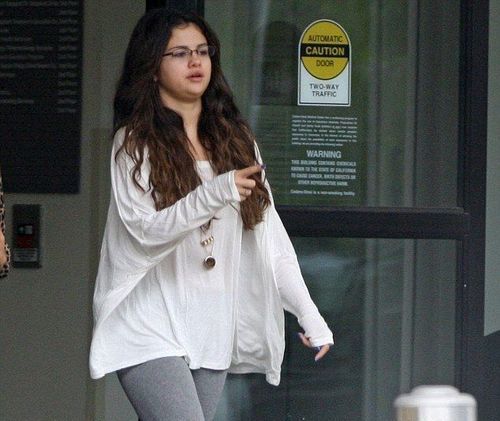 22_Selena_Gomez_No_Makeup