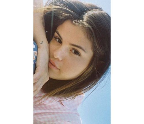 25_Selena_Gomez_No_Makeup