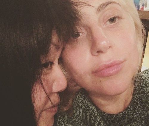 17_Lady_Gaga_No_Makeup