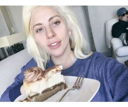 22_Lady_Gaga_No_Makeup