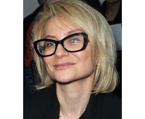 31_Hairstyles_For_Over_50_With_Glasses