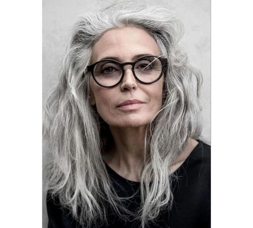 6_Hairstyles_For_Over_50_With_Glasses