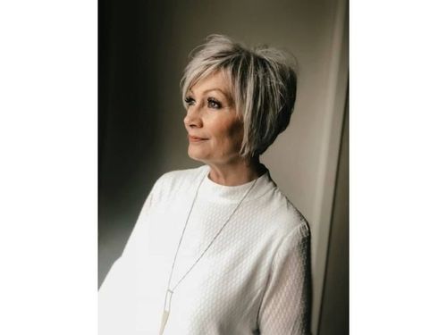 6 chic and classic short hairstyles for older women