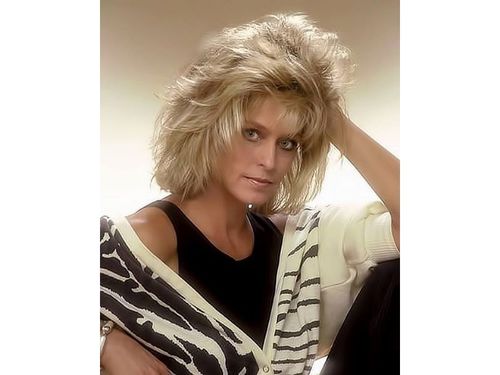 Layered Farrah Fawcett Short Hair The Perfect Look For Your Summer Wardrobe 