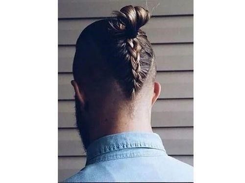 v-shaped-hairdo-with-braids-for-men