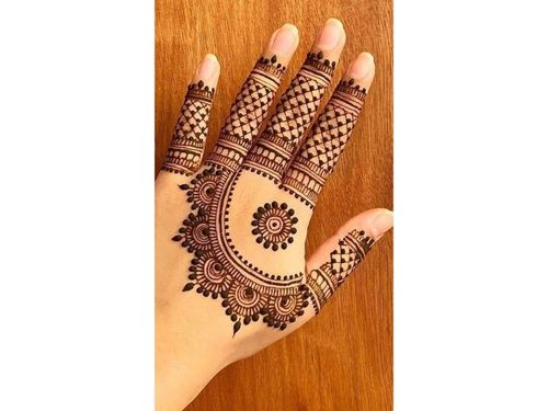 Does My Mehndi Need to Match? – Henna + Gold