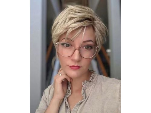 20 Hairstyles That Go Perfectly With Glasses