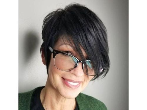 35 Trending Hairstyles For Women Over 60 With Glasses