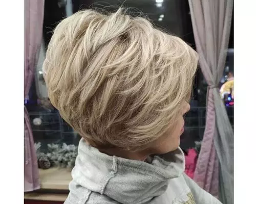 feather cut for blonde hair