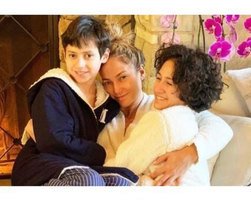 jlo-without-makeup-with-family