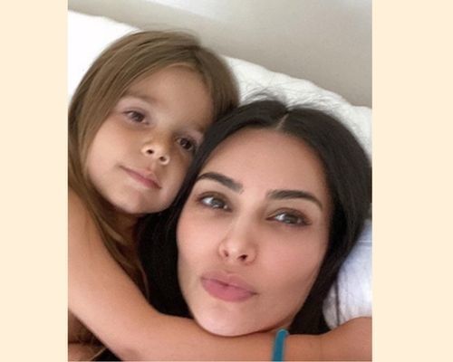 Selfie-Kim-kardashian-without-makeup-with-daughter