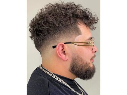 long-textured-top-with-fade-mens-hairstyle-for-round-face