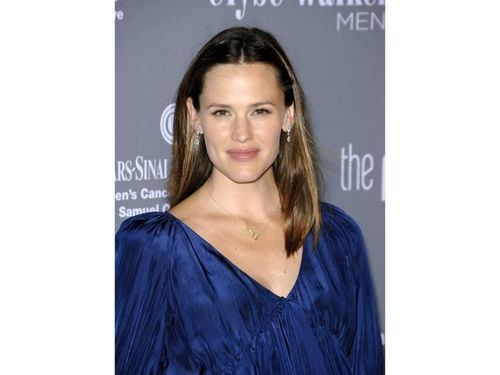 loose-center-partition-jennifer-garner-hairstyle