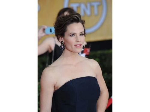 retro-updo-jennifer-garner-hairstyle