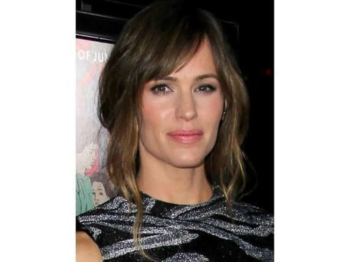 side-swept-bangs-jennifer-garner-hairstyle