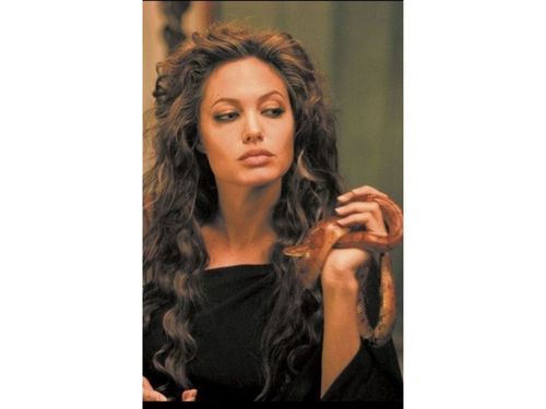 33 Angelina Jolie HairstylesAngelina Jolie Hair Pictures  Pretty Designs