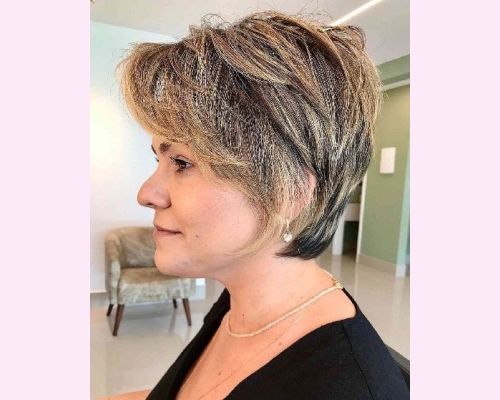 Short feathered layered haircuts - YouTube