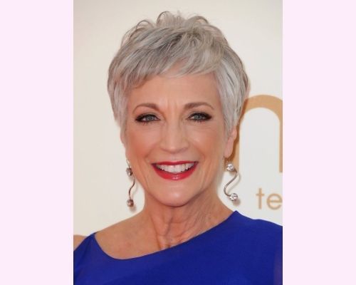 25 Stunning Short Hairstyles For Women Over 70 Fabbon